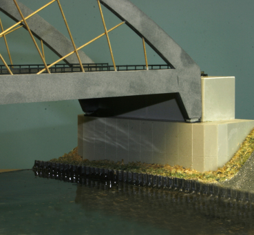 Brückenkopf Stahlbogenbr. H = 55 mm, 4 spurig